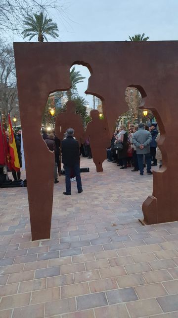 Inauguración escultura ´CAMINANTES. Homenaje a las personas mayores´ en Molina de Segura
