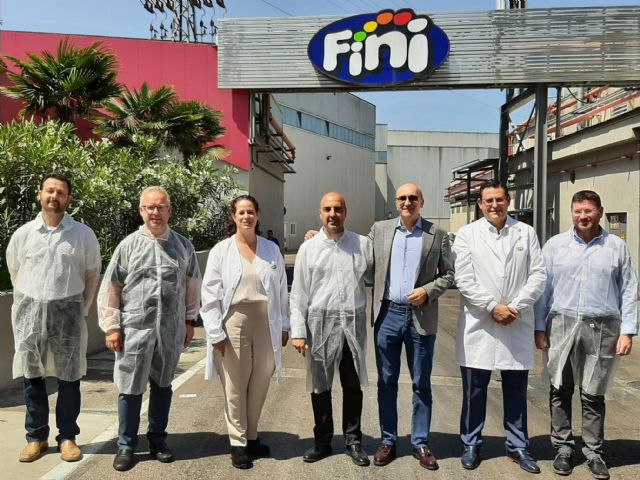 El alcalde de Molina de Segura visita la fábrica de Fini Golosinas