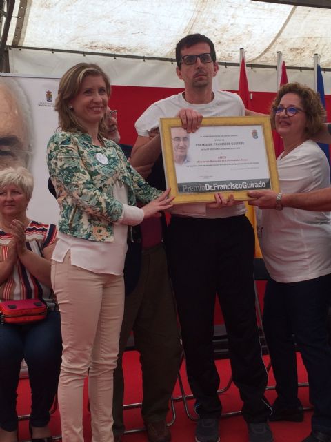 Las asociaciones y federación de enfermedades raras, la administrativa Mari Carmen Garres y el médico Luis Alberto Ceruto reciben el VIII Premio Doctor Francisco Guirado 2018, otorgado por el Ayuntamiento de Molina de Segura