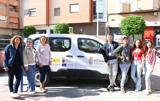 El Gobierno local refuerza el equipo Molina Unidad de Urgencia y Emergencia Social con la adquisición de un nuevo vehículo