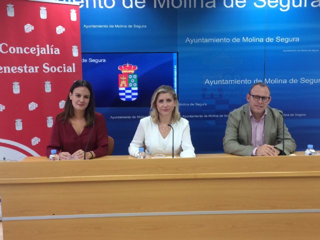 El Ayuntamiento de Molina de Segura y APAMOL firman un convenio para atención integral a personas con escasos recursos económicos que padecen enfermedad de Parkinson