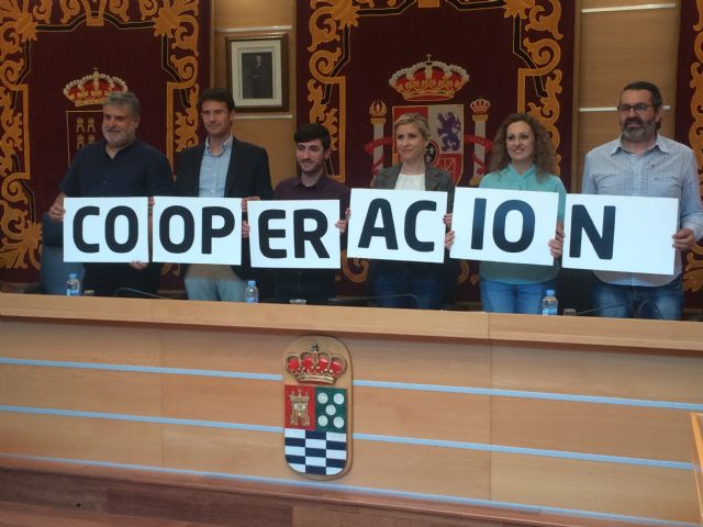 Partidos políticos de Molina de Segura firman un pacto por una política pública de cooperación internacional para el desarrollo en el municipio