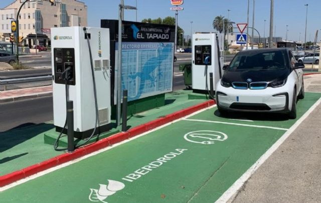 Iberdrola pone en marcha en Molina de Segura dos puntos de recarga rápida para vehículos eléctricos