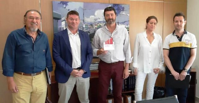 El Ayuntamiento de Molina de Segura visita la empresa puntera SAECO, para apoyar su actividad y celebrar su trayectoria en su 40 aniversario