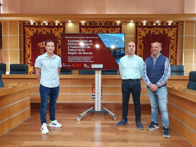 El Ayuntamiento de Molina de Segura y la Federación de Fútbol de la Región de Murcia renuevan el convenio para autorizar entrenamientos de selecciones territoriales murcianas de fútbol sala en el municipio