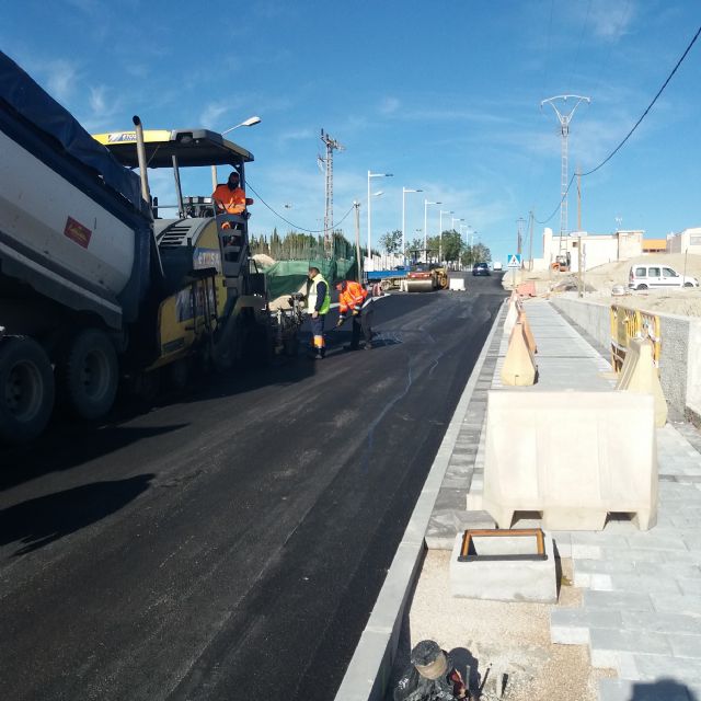 El Ayuntamiento de Molina de Segura llevará a cabo la reposición del firme de los polígonos industriales y la colocación en ellos de nuevos callejeros gigantes iluminados