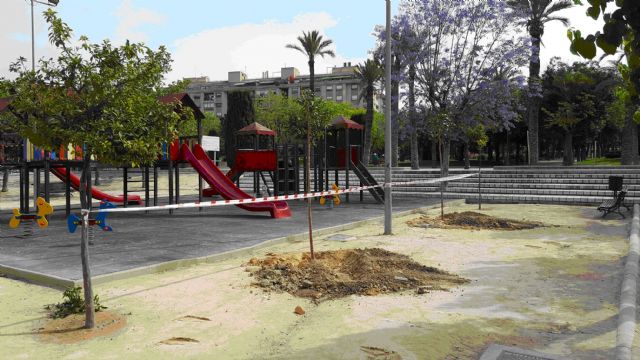 El Ayuntamiento de Molina de Segura y SERCOMOSA llevan a cabo la plantación de nuevo arbolado en zonas verdes del municipio