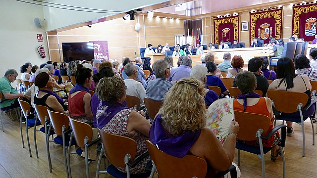 PSOE: condenamos la actitud intolerante del actual alcalde al intentar expulsar a una vecina del Pleno